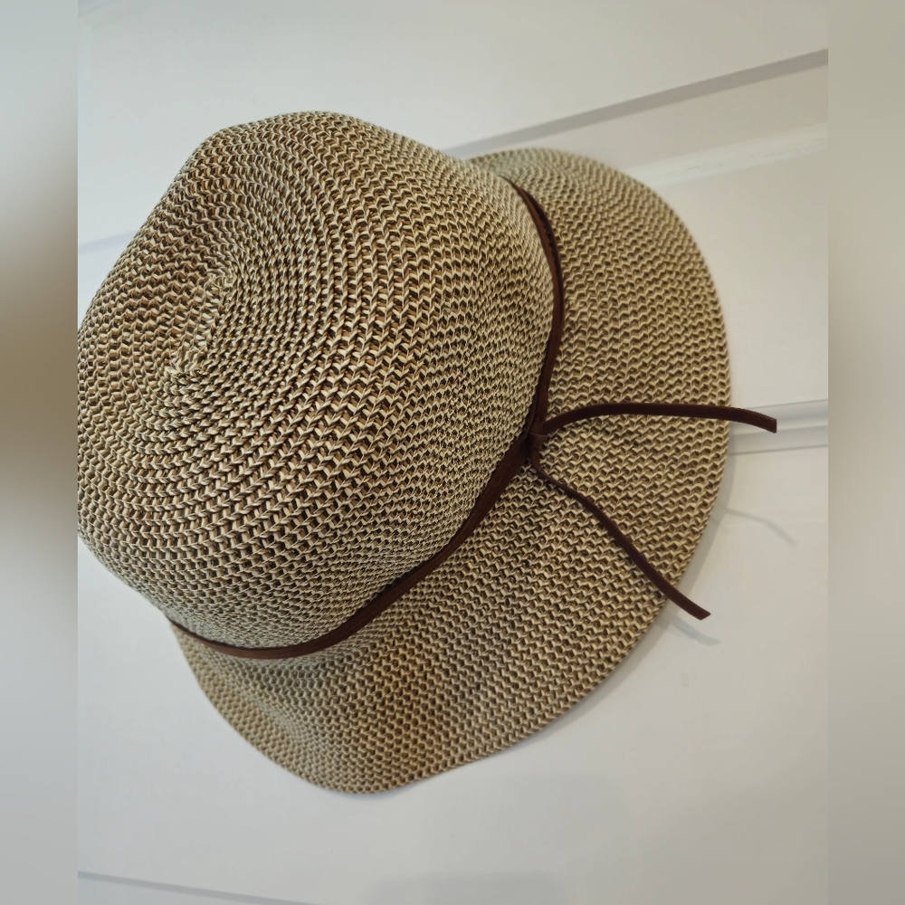 Stylish Tan Woven Hat with Brown Band